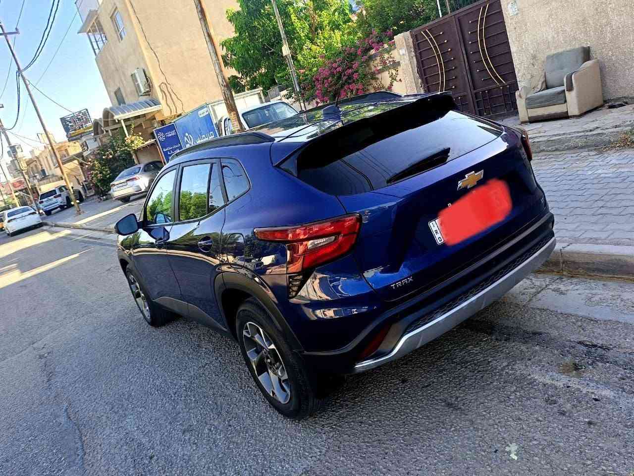 تراكس شاشه كبيرة 11 إنش،
 شاشة عدادات ديجيتال 8 إنش، 
تشغيل عن بعد،
 كاميرا خلفية، نظام أمان متطور)
🔹 المسافة المقطوعة: 16,113 كم
​سيارة نظيفة، استخدام بسيط، 
​🔹 المواصفات:
• ​الموديل: 2024
• ​المسافة المقطوعة: 16,113 كم فقط.
• ​اللون: . أزرق كحلي
• ​اللوحات: كربلاء.
• ​حالة الشاصي: سليم (بدون ضرر).
​ملاحظة: تقرير الفحص موجود ومرفق بالصور 
​💰 السعر المطلوب: 145 ورقة (14,500 دولار) 
​للجادين في الشراء أو الاستفسار، يرجى التواصل عبر الواتساب على الرقم:
📲 ***********
