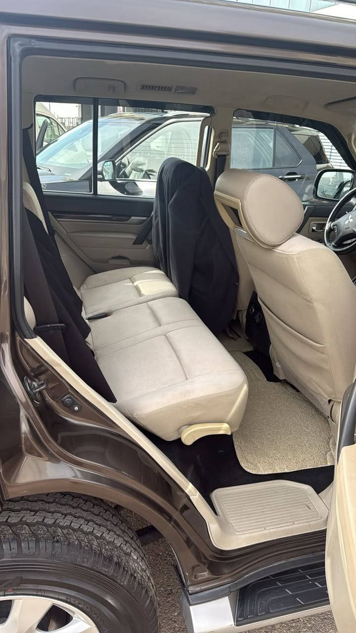 السلام عليكم
باجيرو 2017 
خليجي كفاله عامه بدون صبغ 
ماشيه 89 الف 
فول السياره 
بيها رصعات فقط بصفحه عكس السايق 
السعر ٢١ الف وبي مجال مكاني بغداد كرادة ***********
