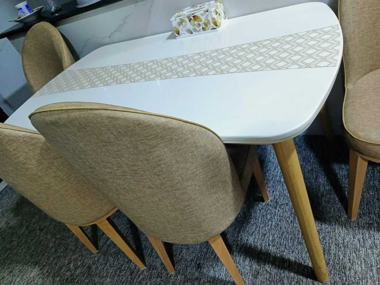 ميز طعام مرمر  للبيع مع ٦ كراسي سعر/٤٠٠
مكاني سديناويه


**إذا كنت صاحب هذا الإعلان وتريد حذفه لأي سبب، رجاءا أرسل رسالة إلى الدعم الفني**