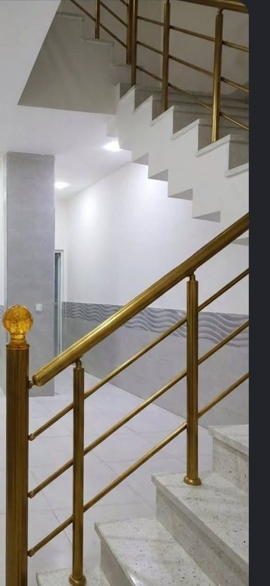 السلام عليكم
للبيع بيت ١٠٠م بناء حديث
البيت فارغ محد ساكن بي
بيت بنيه الفرع الرابع يسار
السعر ١٣٣ وبي مجال 
اتصال ***********
