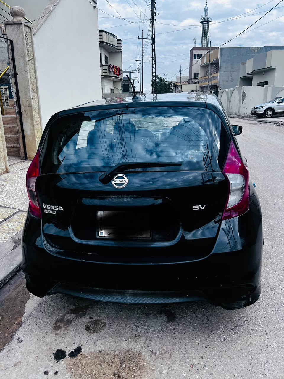 نيسان فيرسا وارد أمريكي ماشيا 74 موديل 2018ضرر أربع قطع مواصفات SVمحرك كير شرط السعر 80 وبيها مجال*********** عنوان موصل
