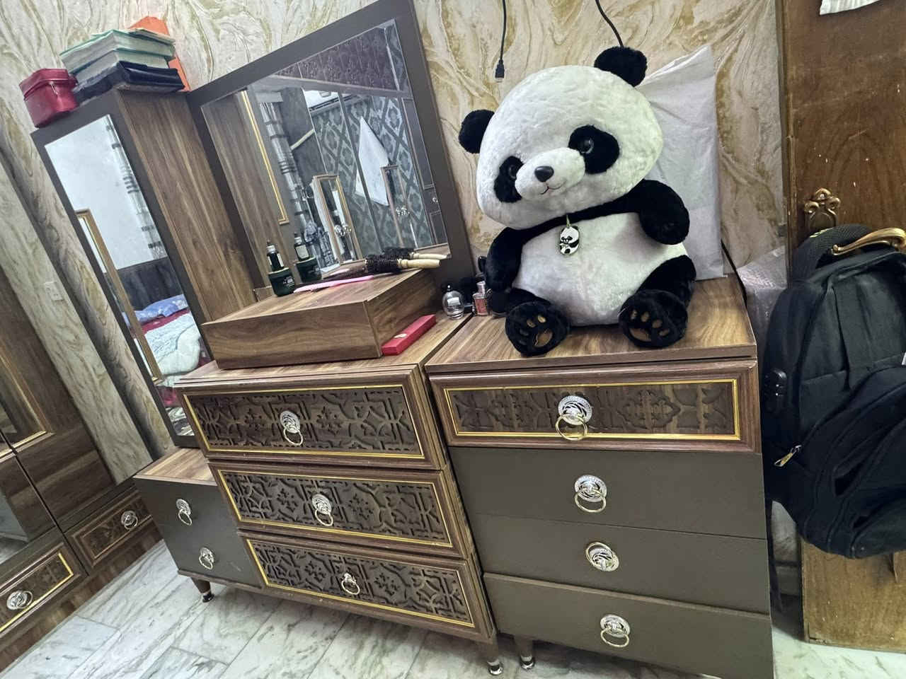 اثاث بيت كامل للبيع
الاستفسار خاص 
المكان بغداد السيديه


**إذا كنت صاحب هذا الإعلان وتريد حذفه لأي سبب، رجاءا أرسل رسالة إلى الدعم الفني**