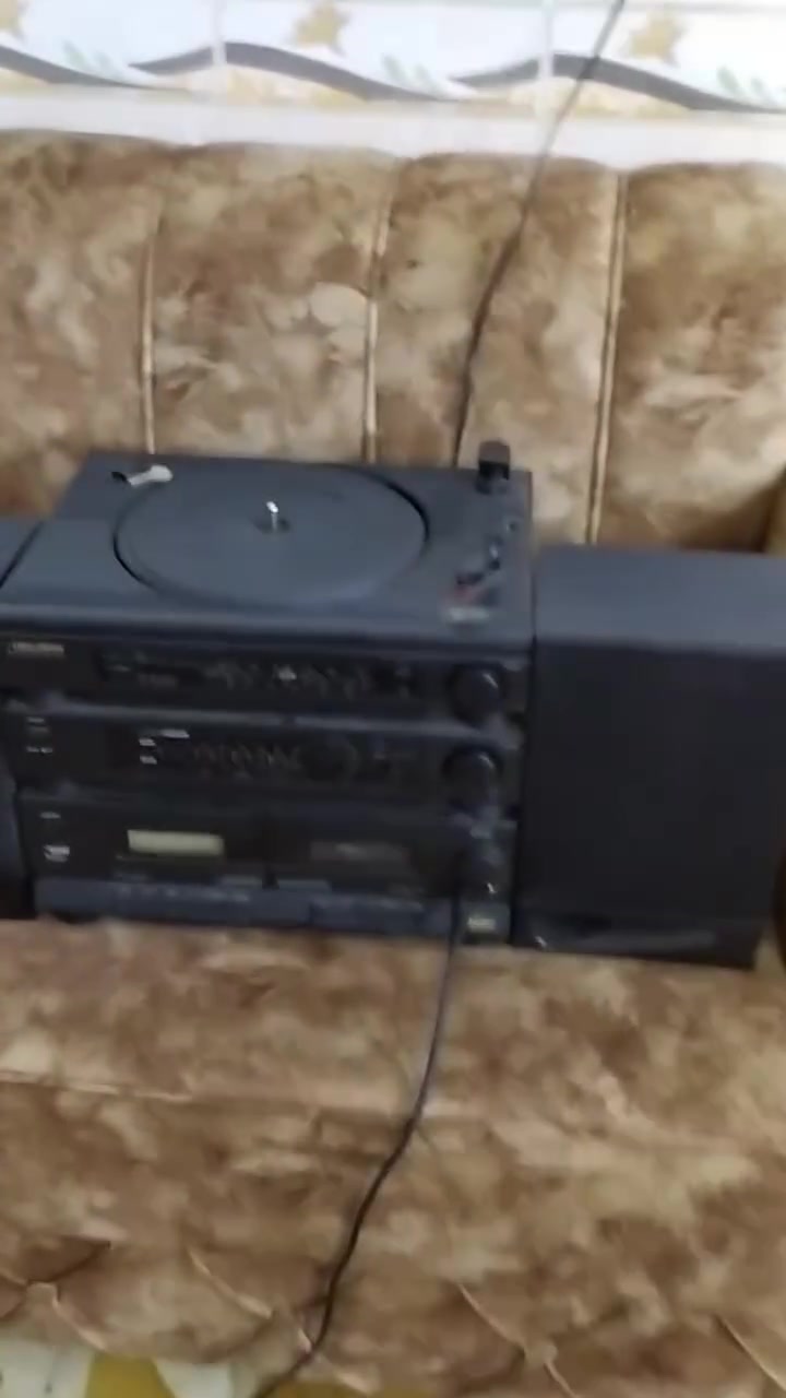مسجل كاسيت دل كاسيت اسطوانه مضخم صوت دبل مع سماعات ماركة بوش للجادين في الشراء ***********.  وات ساب المكان النجف

