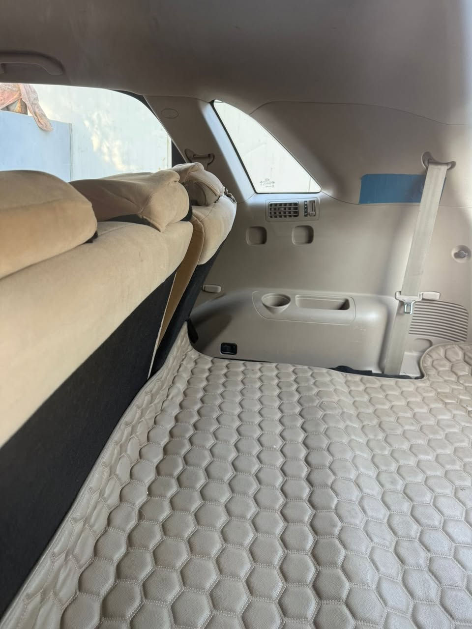 السلام عليكم اخوان كيا سبورتج موديل 2014 خليجي رقم سليمانيه الدولي السيارة كفاله كير مكينه  2400حداديه تبريد تدفئه السيارة خير من الله تخم تاير ويل كب سبعه راكب 3 قطع تبريد
#السعر150$ مكان السياره بغداد للاستفسار ( *********** )
