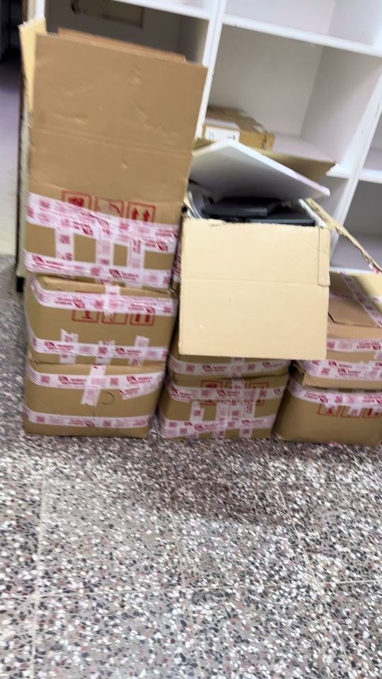 كميه محدوده من هذه الوحش شي عالمي وبسعر اقل من ال100 الف وتحصل بي الفخامه والاناقه  بس بسعر99الف والتوصيل مجاني لكل المحافظات  هارد64 ورام4 حجم شاشة 12 انش  متوفر بلفرعين  حي الجامعه شارع المصرف  *********** الكرادة ساحة كهرمانة  ***********
