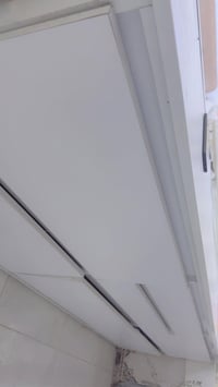 قطعة كاونتر واحدة طولها مترين ونص وعرض 45 ونظيفة كلش سعرها 80 الف عنوا...