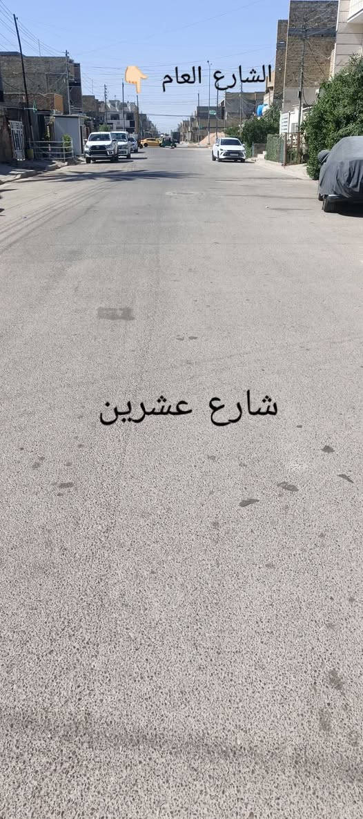 السلام عليكم. بيت 100 متر بناء حديث محله 203 مقابل جامع شهيد رائد على شارع عشرين وقريب على شارع العام وبظهر البيت شارع وقريب على مستشفى التركي يحتوي ماموضح بالصور ادناه استقبال وصاله وغرفة ومطبخ حار وخدمات السعر 
  لاستفسار الاتصال على رقم صاحب البيت *********** او خاص وشكرا.
