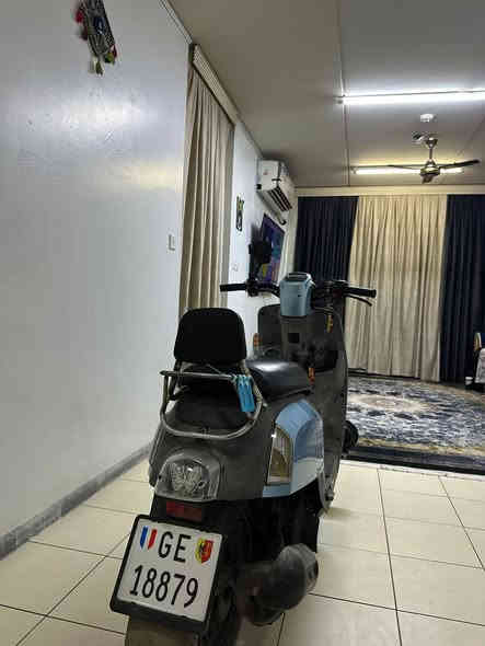 السلام عليكم شباب دراجه ماكس بوليس دراجه نوزل دراجه الله شاهد نظيفه بيهه ترتيبات بوش+ دمام + شاير بيض + بكلايت فراشه + زنون ابيض واصفر بيهه كفرلت بلاد اسود مختم ختم واحد  الدراجه  اكفلهه كفاله عامه من المكينه  بيها من الفيس ومكتبه كامله السعر 1250 الرقم ***********
