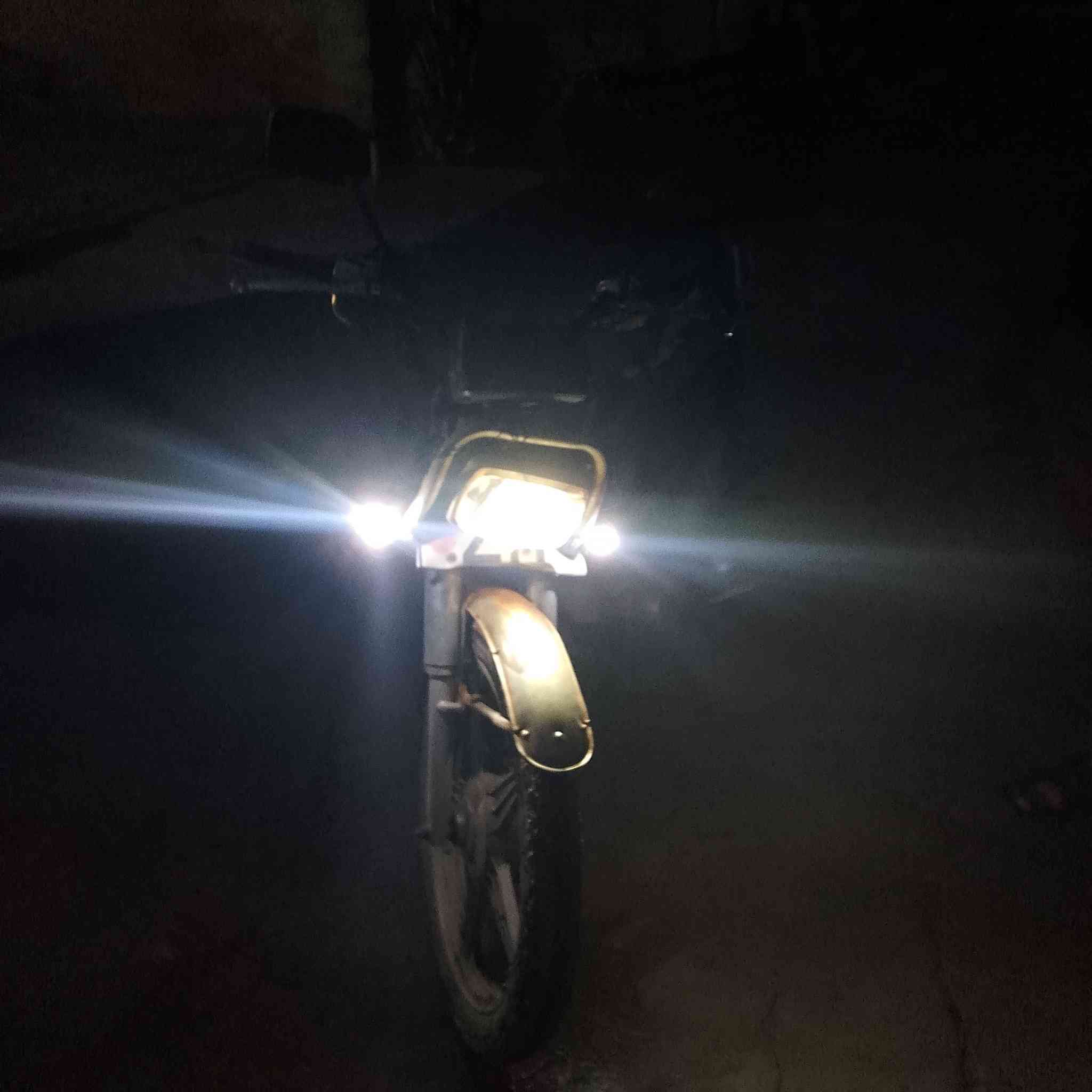 السلام عليكم موطور جلبه  لبيع نوعيه روبر موجود جاهز مكينه دمعه شرط كامل مكمل كهربائيات كله شغاله مكان الحاج علي الاستفسار عل رقم السعر 200 وبي مجال ***********
