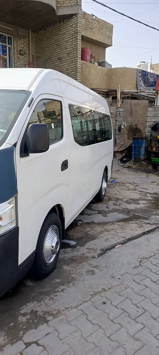 سلام عليكم من رخصت مدير الكروب نيسان 2014 رقم كربلاء بسمي السعر 175 وبيه مجال بصيط ***********
