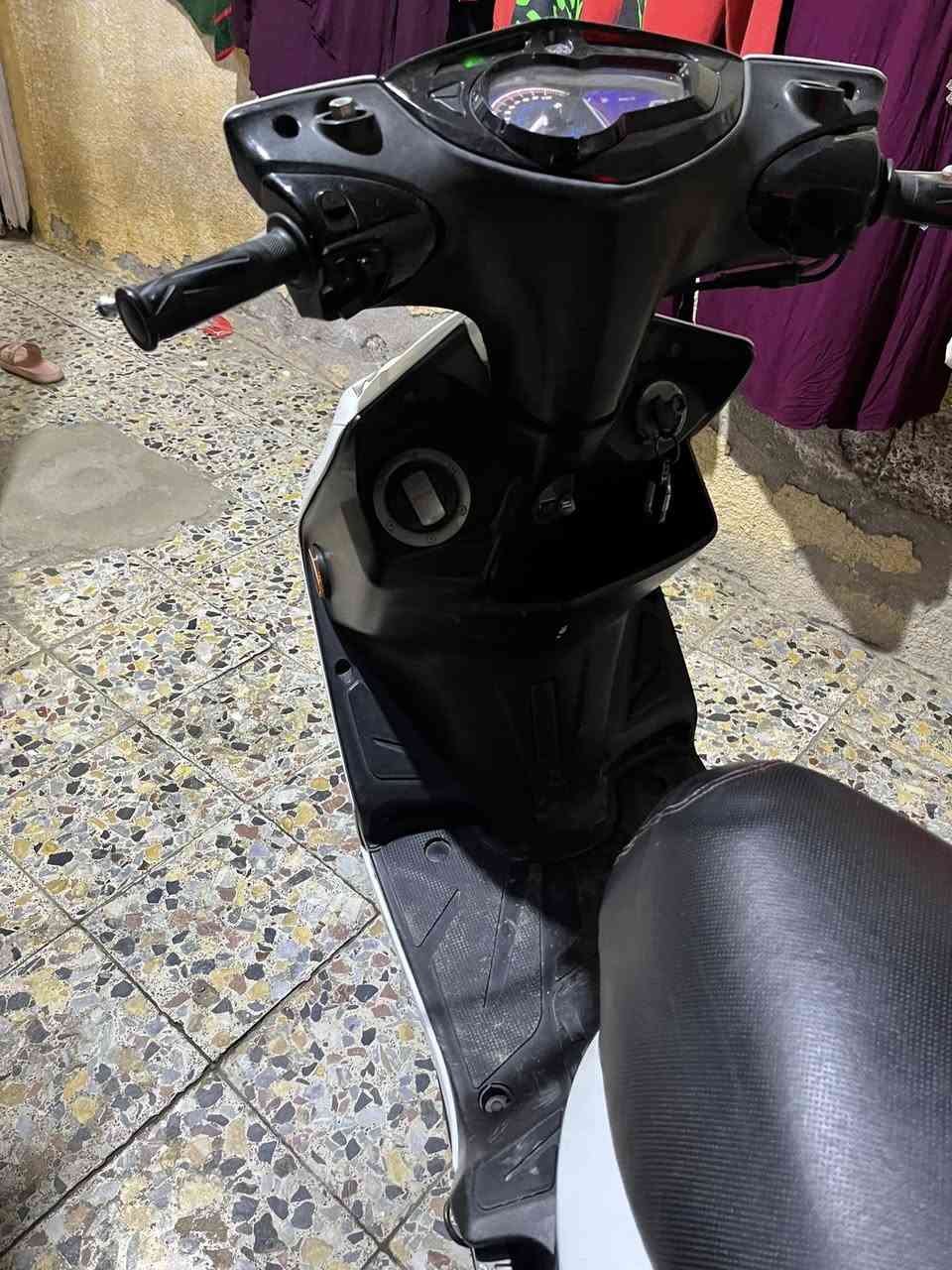 السلام عليكم دراجة سكنس حديث كل نقص مابيها فقط لايت امامي طافي كلش نظيفة سعر 950 مكاني حي اور اخي العزيز تجي تاخذها من باب البيت


**إذا كنت صاحب هذا الإعلان وتريد حذفه لأي سبب، رجاءا أرسل رسالة إلى الدعم الفني**