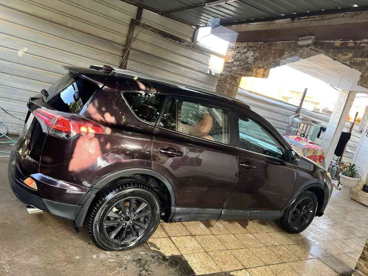 السلام عليكم للبيع او مراوس شعندك نزل اقل او نفس السعر تويوتا راف فور موديل 2018 فول عدا البصمه تحكم ستيرا اربع جهات كشنات جلد تبريد ثلج قطعتين شاشا كبيرة كامرة خلفيه تحديد مسار مثبت سرعه مانع تزحلف ايكو تقليل بانزين دبل كير عادي اوتماتيك سلايت طكتين محرك 4 سلندر 2500 تخم تاير ويل كب لد امامي خلفي السيارة واكعه عليهه سقيفه مال سيطرة شويه الداخل بيهه مكانات صبغ قمارة بدون قطرة معجون كفاله من كلبه وكص شواصي كفاله ماشيه 81 الف رقم انكليزي السعر 140 مكاني بغداد وهذا رقمي للاستفسار*********** ابو العز
