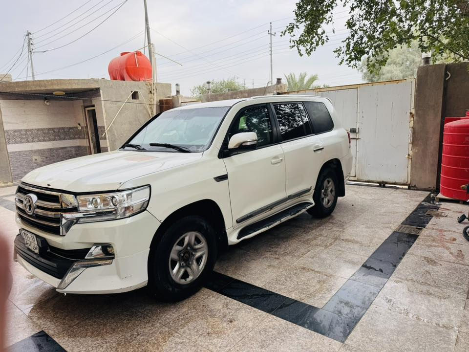 سلام عليكم لاندكروز 2012 محدثه 16 من داخل والخارج مصفحه باسم شركه للبيع او المراوس مكان بصره ***********
