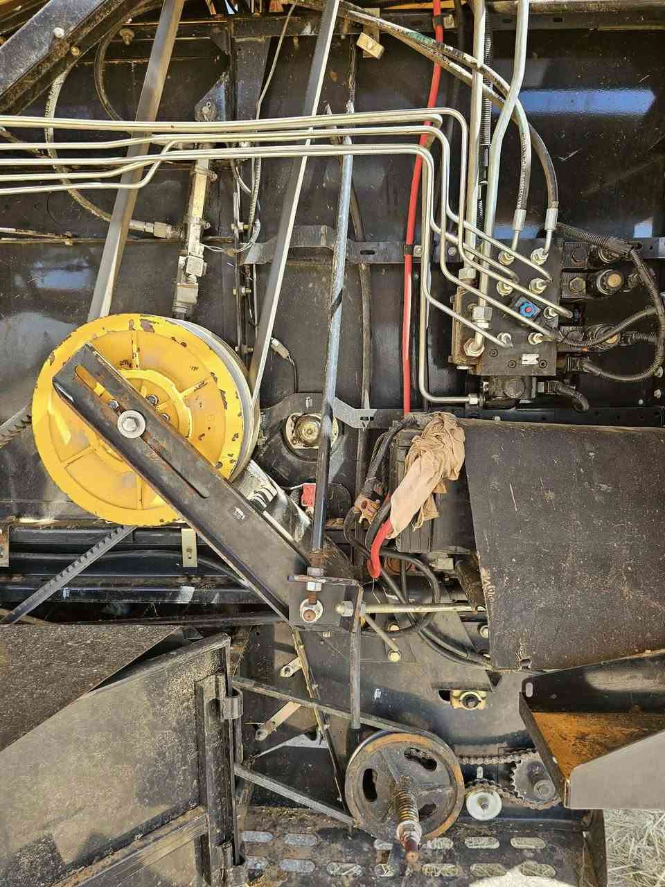 السلام عليكم
للبيع حاصدة نيوهولند 
موديل..  2014
حجم 50-40 قايش.. 4بلم 
فول مواصفات حار بارد دبل امرا كهربائيّ أكسل خلفي عريض
رقم اربيل.  تحويل ثاني يوم 
عاده 3000.    ... مكان كركوك الحويجه العباسي الطارقيه
السعر. 80 او بيه مجال للشراي 
للاستفسار ***********
