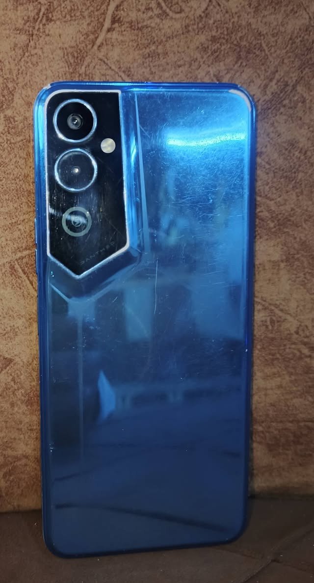 السلام عليكم للبيع جهاز تكنو بوفا نيو 2 ذاكره 128 بطاريه 7000 صوت استريو جهاز نضيف وحلو يدعم الشحن التايبسي السعر 80 وبي مجال قليل للاستفسار ***********
