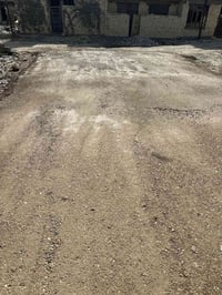 قطعه 200 متر للبيع واجه 14 نزال 15 خدمات كامله مقرنص وكهرباء ومي ومجار...