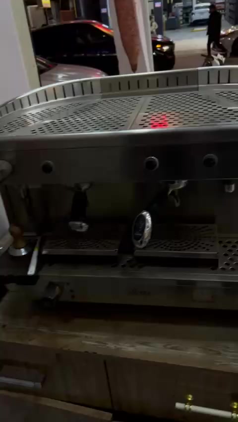 مكينة سبريسو ايطالي
ماركة ميكائيل موجود في اربيل 
***********للتواصل
