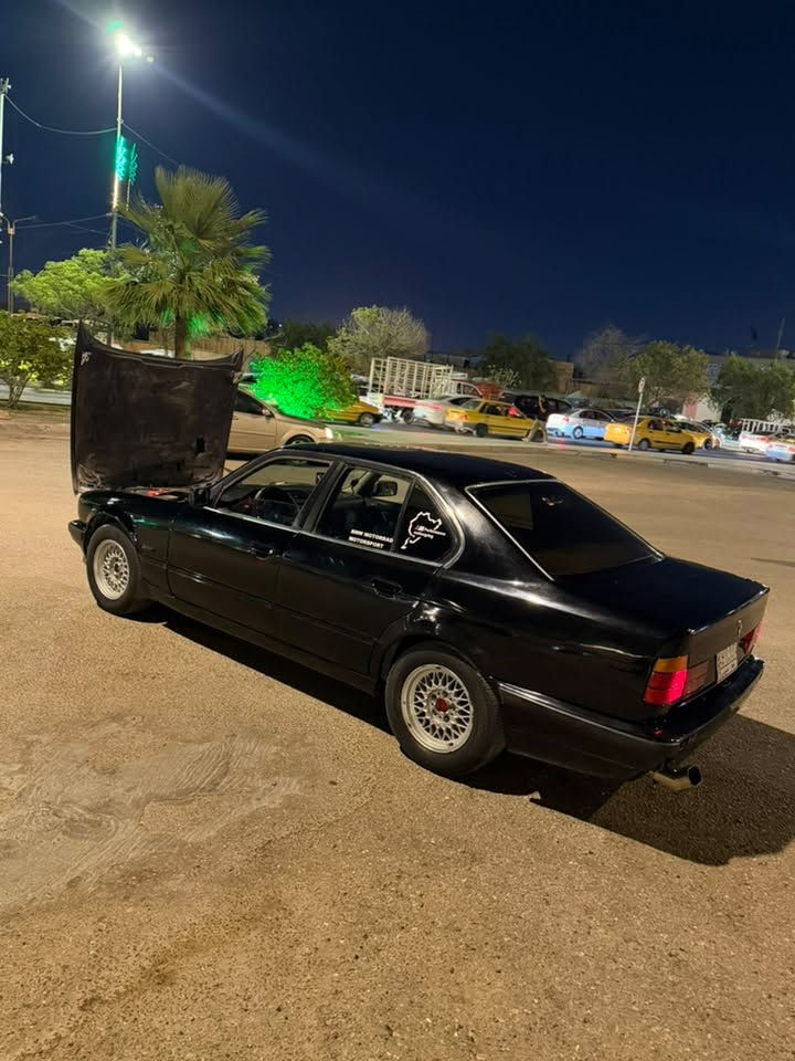 سلام عليكم 
BMW/520كير عادي مكينه مسكر 
موديل 1991تبريد شغال كونترول واكف حداديه جديده كهربائيات شغاله مكينه وكير مكفول كشنات كهرباء 
مصبوغه بل جديد الجماليه تعمري جديد سياره جديده وحلوه 
مكان سياره كربلاء السعر 40وبيها مجال المو شراي لا يتعبني 
***********

