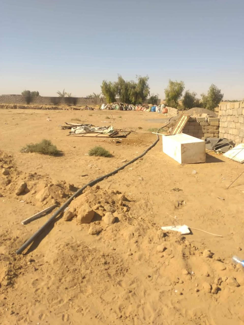 السلام عليكم ورحمه الله وبركاته أخون أرض للبيع المكان يم بستان منيف وره المعارض  الفوك المساحه كله 1269الواجه 27وعمق 47 تريد كله تريد متار هم يرهم عندك مقدمه زينه هم يرهم تعال شوفه بعينك وقيم بل يرضي الله عندي مريض وريد أبيع اخوان رحمه لوالديكم المو شراي لا يشلع كلبي النتصال ***********بي واتساب وحايكم الله
