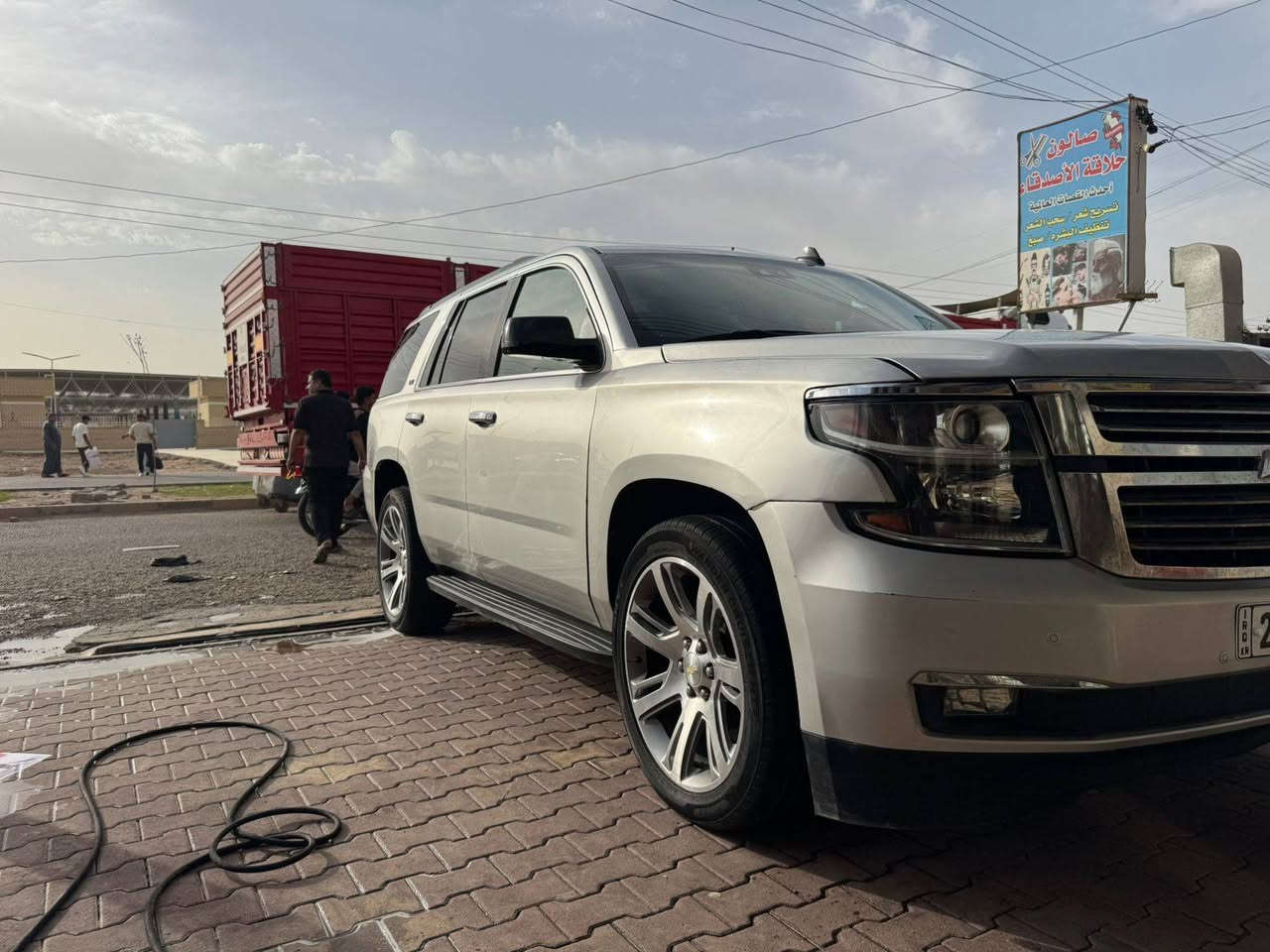 سلام عليكم شوفر ليت تاهو موديل 2017 فول موصفات 
واحد ع واحد LTZ 
رقم سنويه كله جديد طبق اصل 
كفاله من كصه وتفصيخ قطعتين صبغ 
مكينه كير كفاله حداديه جديده تخم تأير نقص برغي مابيه 

ماشيه 113KM
السعر 155 بدون مراوس فقط مامتواجد على فيس 
رقم الموبايل. ***********العنوان ميسان
