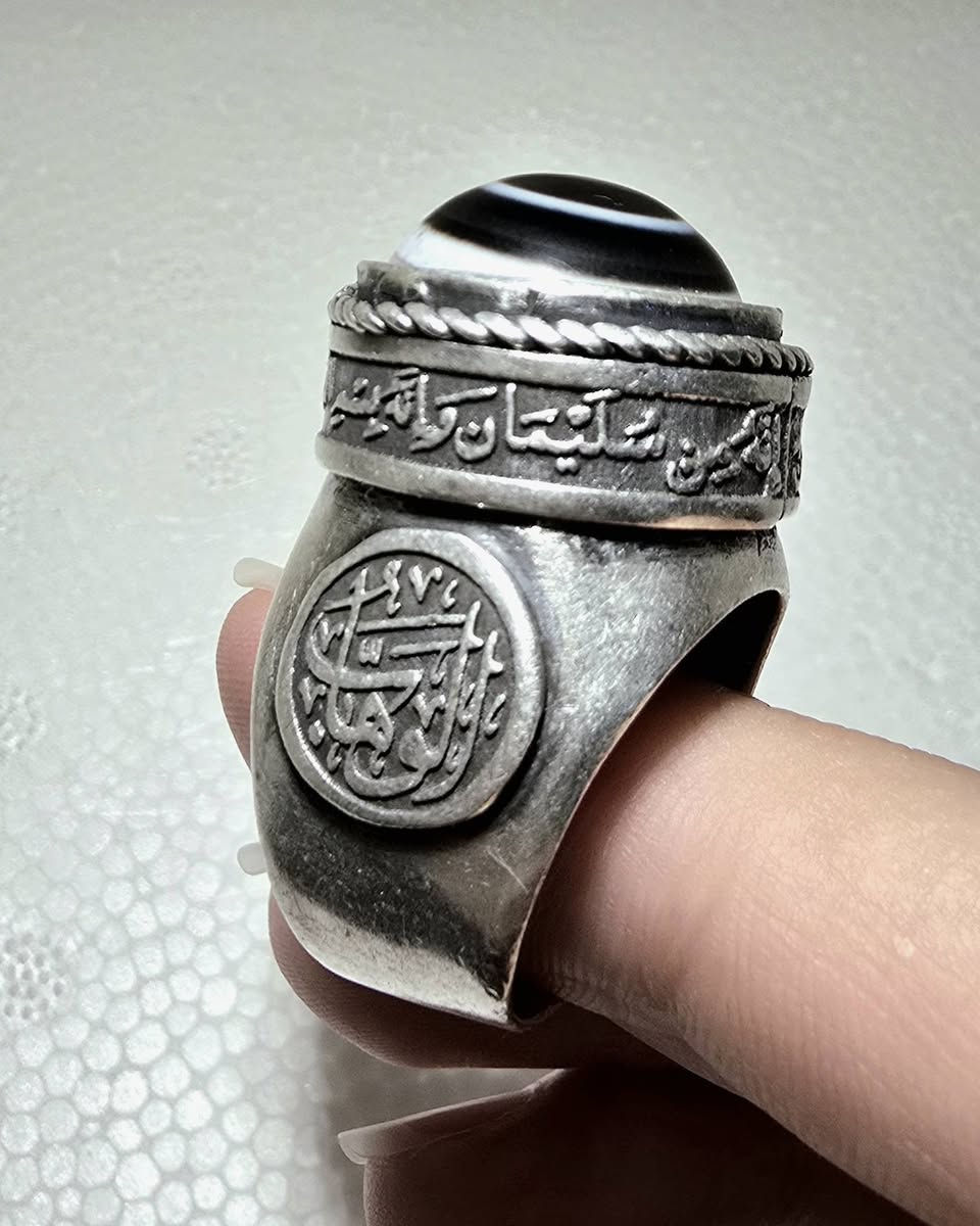 خاتم فضة عتيق صناعة يدوية
حجر العقيق البقراني 
38جرام


**إذا كنت صاحب هذا الإعلان وتريد حذفه لأي سبب، رجاءا أرسل رسالة إلى الدعم الفني**