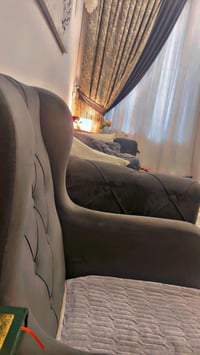 كنب رصاصي • خامة راقية • طاولة هدية