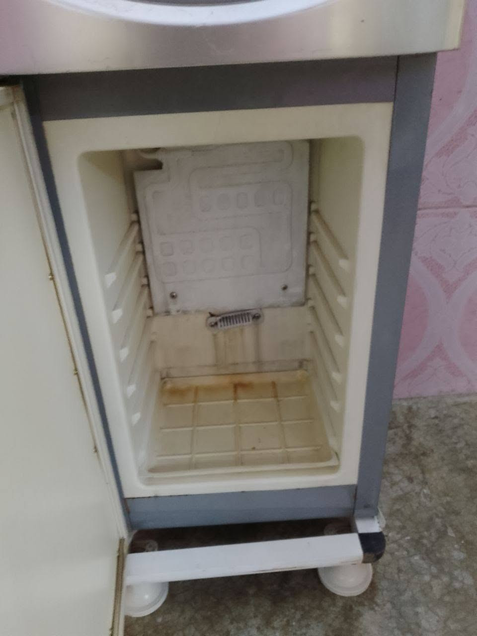 براد شغال حار بارد ثلاجه كل عيب مابيه  سعر 60 وبيه مجال مكاني كركوك حي عسكري شراي راسلني وتساب فقط ***********
