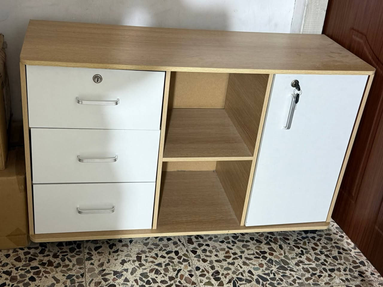 ميز جديد للبيع 

السعر ٨٠ الف بي مجال
المكان بغداد البنوك


**إذا كنت صاحب هذا الإعلان وتريد حذفه لأي سبب، رجاءا أرسل رسالة إلى الدعم الفني**