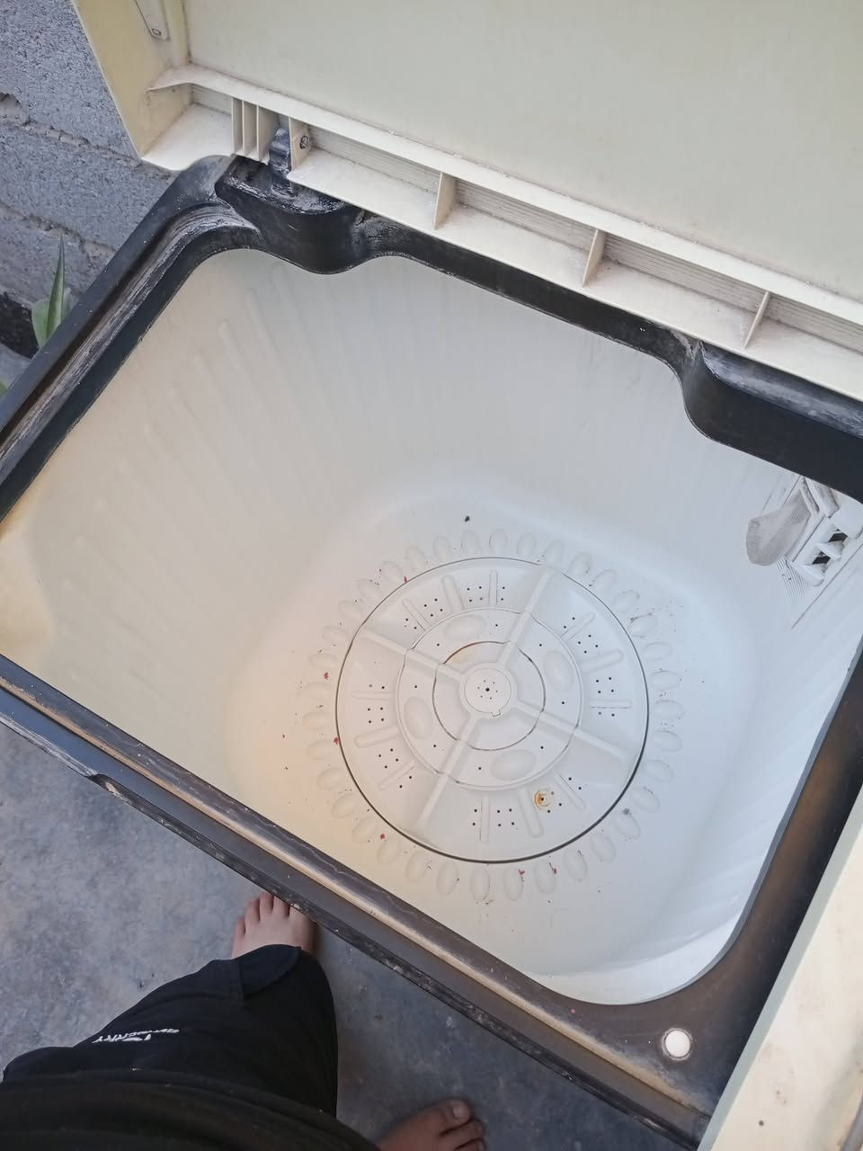 السلام عليكم غساله جبيره ونضيفه نغسل بطانيه كلشي شغال بيهه عل فحص السعر 75 المكان الفلوجه حي المختار للاستفسار *********** واتساب او خاص
