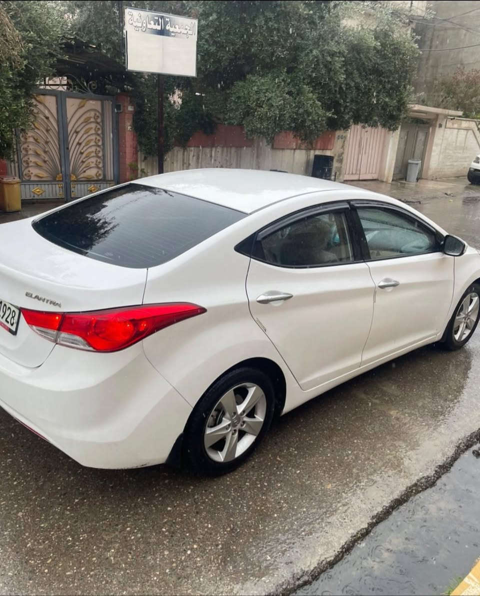 السلام عليكم 
للبيع او المراوس 
سيارة النترا مضلع 2013 محرك 1.6 مرايات شفط ماشيه 114 الف كيلو نظيفة مثل ما موجود بل صور رقم اربيل سنويه باسمي كابون بانزين 
الرقم ***********
