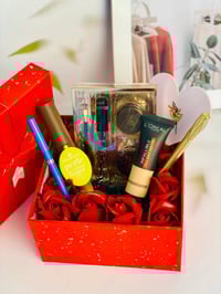 بوكس هدايا • مكياج • أحمر فخم