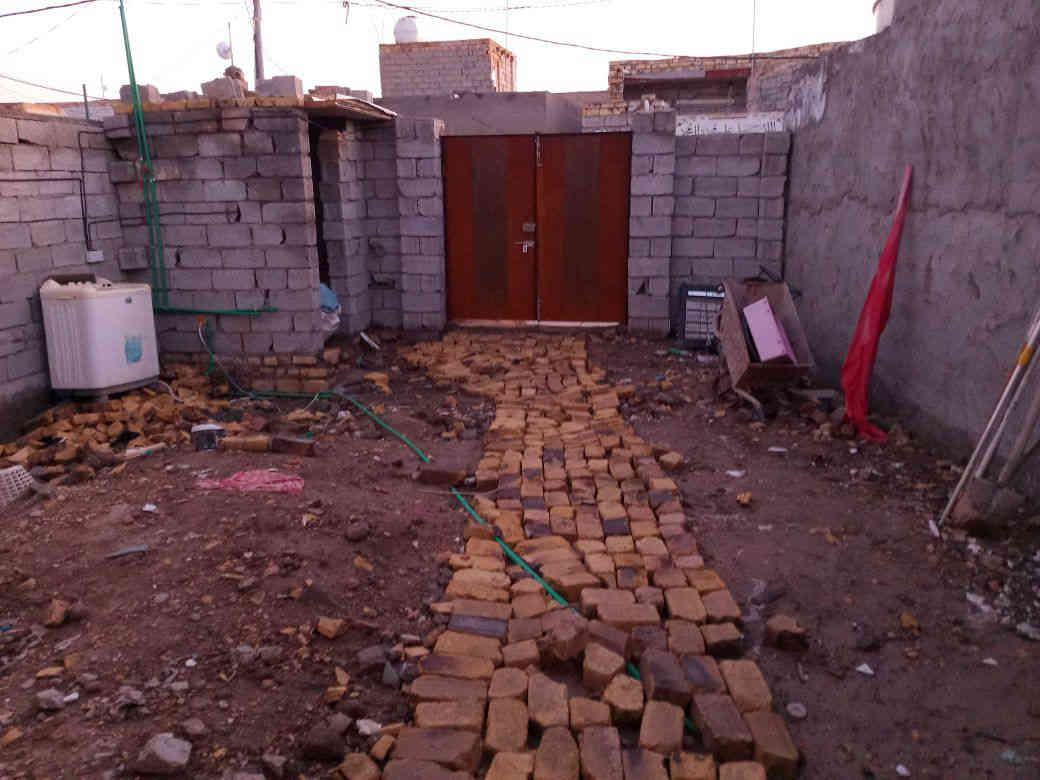 بيت للبيع ... 33 وبيه مجال 
في حي الامين شارع المصطفى مساحه 125 متر يحتوي على غرفه النوم 5*4 فقط لبخ وصاله 6*4 ومطبخ 4*3 بعده ماملبوخ صحيات داخليه وخارجيه
للتواصل ***********
