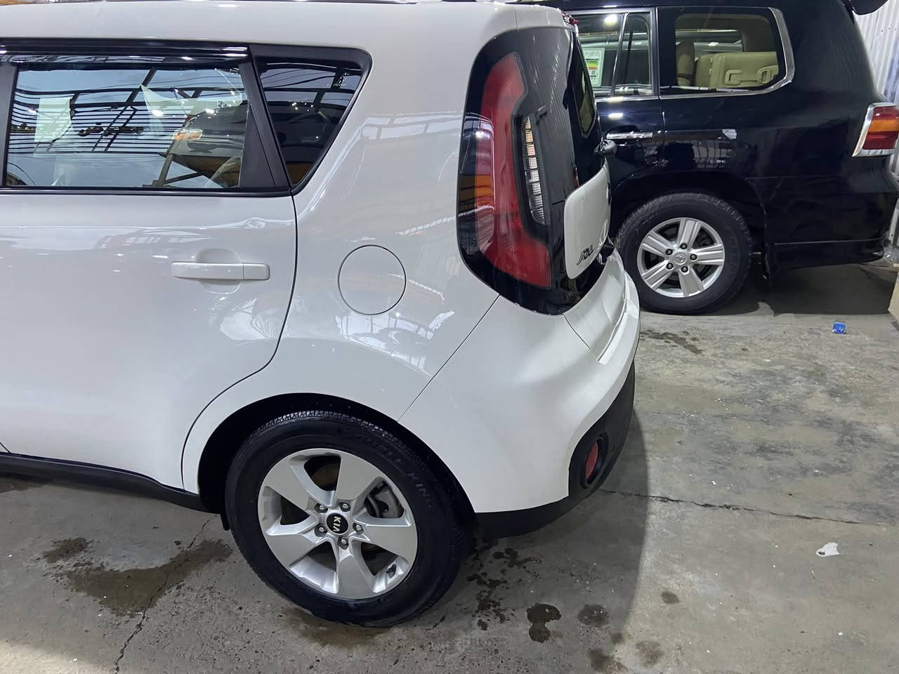 السلام عليكم كيا صول موديل ٢٠١٨ وارد أمريكي ماشية ٨٨ ميل حادثها كدامك مع سونار باب السايق والباب خلف سايق بحم كبس سيارة لوك جديدة جدا ايراك فقط بردة مواصفات معروفة رقم وهزة وسنوية جدد رقم سليمانية باسمنا يعني مايحتاج تأخذ سيارة وياك للتحويل مكينة ١٦٠٠ 
السعر ١١٥ ورقة 
مكان حي جهاد 
***********
***********
