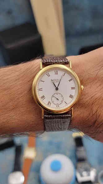 CARAVELLE BY BULOVA 
كارفيل ياباني 
أرقام رومانية
سنتر ثواني منفصل 
طلاء ذهب ناصع 

نظافة فوق الممتاز 
سير جلد طبيعي مستبدل 

القطر ٣٢.٨ مم 
طول مع الاذانات ٣٨ مم 
السعر ٧٥ الف دينار 

للإستفسار واتساب 
***********
