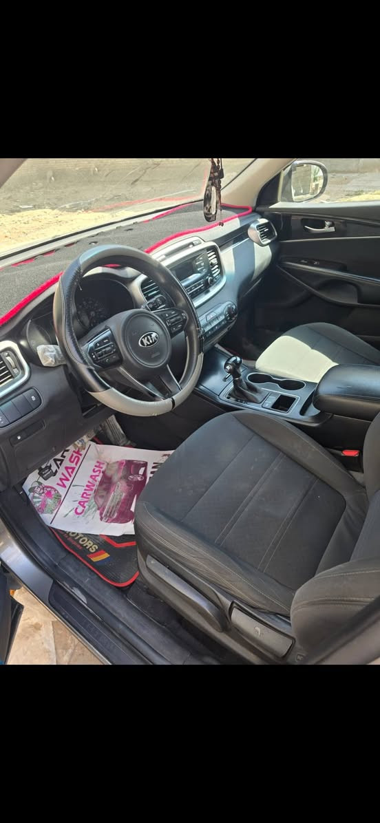 سلام عليكم كيا سورنتو لبيع موديل ٢٠١٦ وارد المريكي بسمي سياره جديد مكينه ٢٤٠٠ سعر١٦٠ وبها مجال مكاني الشعب ***********
