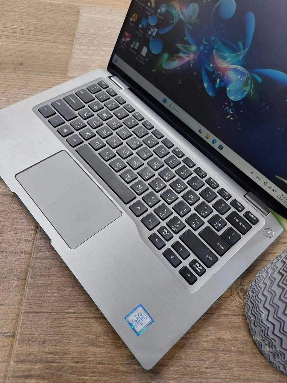 DELL 7400 2-in-1 Touch 
 لمس قلاب °360 سوبر سلم هيكل من الألمنيوم 
 ️المواصفات:-
 حجم شاشة 14 , الدقة FHD , لمس  قلاب  معالج كور اي 7 من الجيل 8
 الرام 16 كيكا
  التخزين الهارد 512ssdGB SSD 
منفذ HDMI
 شاحن اصلي  تايبس
كيبورد LED  ضوئي
تواصل واتساب  ***********
السعر 500 وبيه مجال
