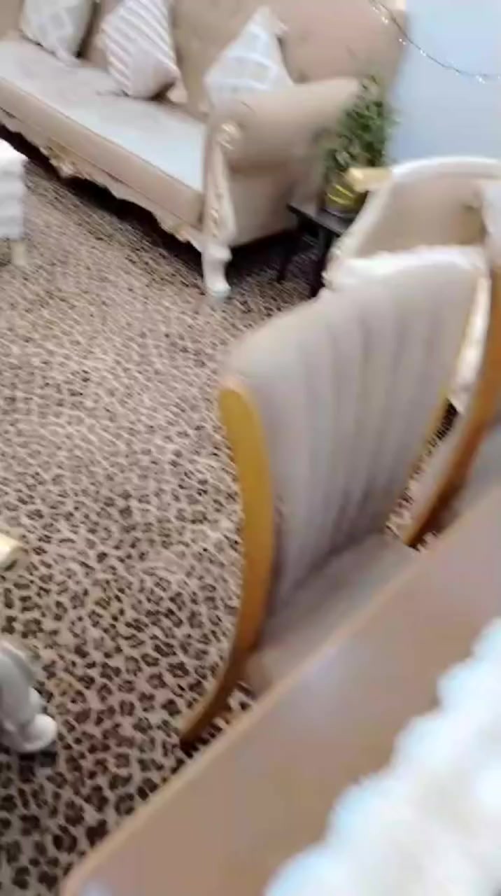 تخم ملكي للبيع بسعر 700 الف وبي مجال للتواصل ***********
