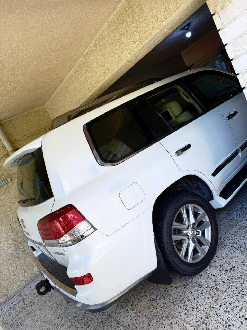 لكزز LX5700  ام طفاية 
 مواصفات فوللل اعلى فئة يجي ١/١ 
2013 كل تفاصيل وحتى الممشى بلصور 
كفالة بدون صبغ حتى دعاميات
كير ومكينه وكهربائيات كفاله 
رقم بغداد بأسمي ومكاني بغداد البلديات مال جناي 
***********
اتصال او واتساب متوفر
