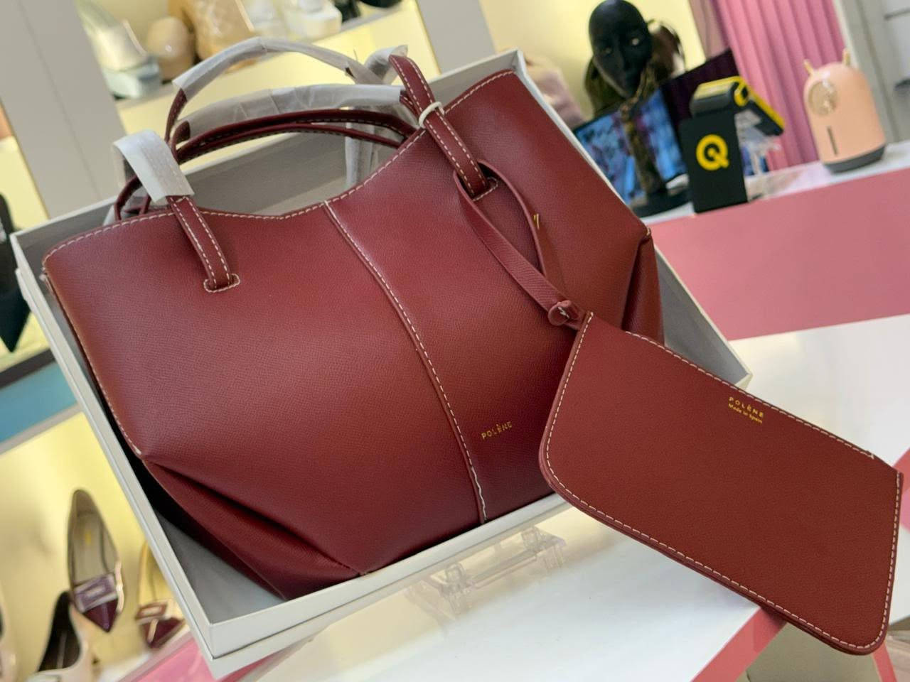 👠👜 ناي للأحذية والحقائب جمهورية بسماية

تألقي بأحدث موديلات الأحذية والحقائب النسائية المختارة بعناية لتناسب ذوقك وأناقتك ✨

✔️ تصاميم عصرية
✔️ جودة مميزة
✔️ أسعار مناسبة
✔️ موديلات جديدة باستمرار

كوني الأجمل في كل إطلالة مع ناي 🤎

📩 راسلينا الآن للطلب والاستفسار
🚚 توصيل إلى جميع المحافظات


**إذا كنت صاحب هذا الإعلان وتريد حذفه لأي سبب، رجاءا أرسل رسالة إلى الدعم الفني**
