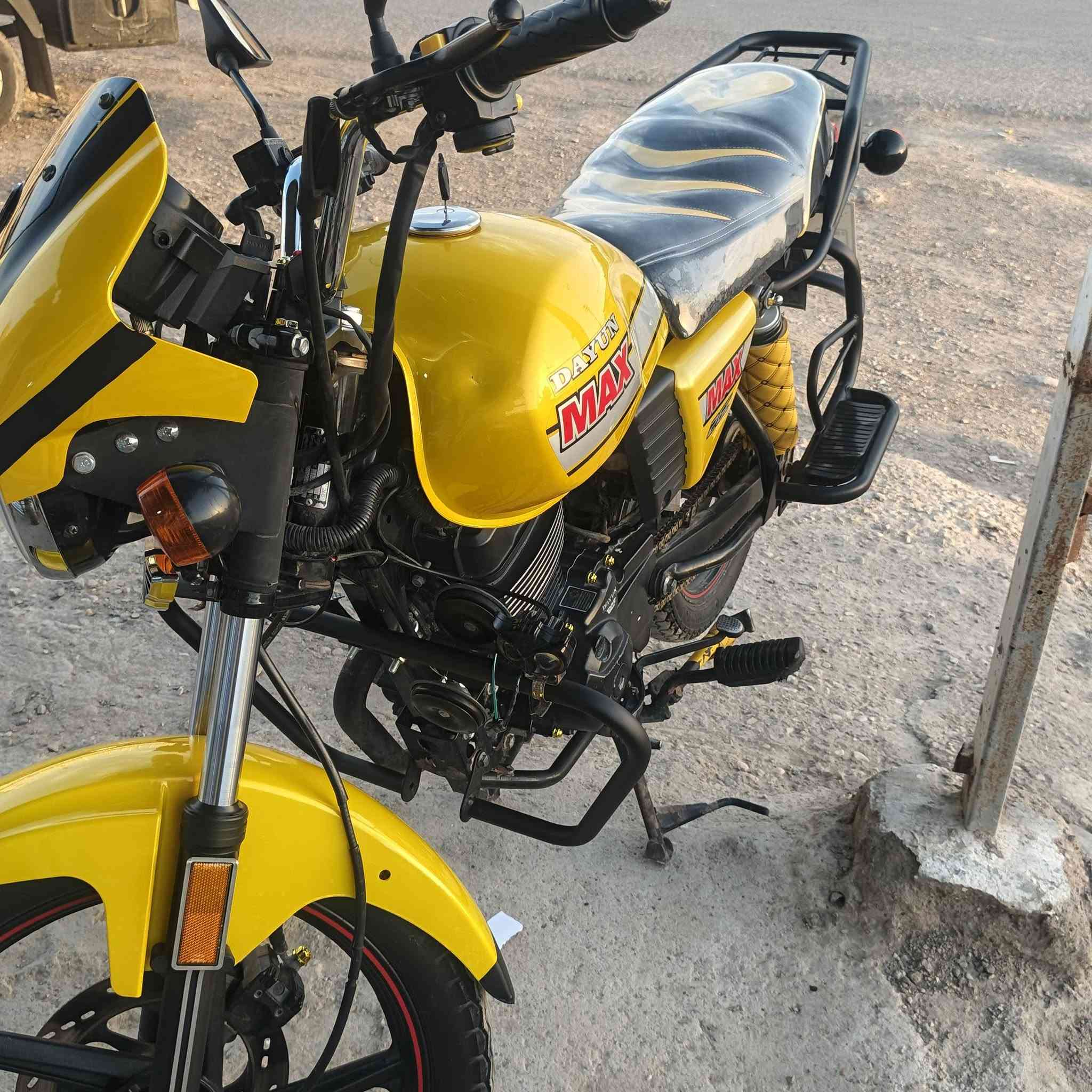 للبيع دايوان ماكس ليموني الموديل 22 حجم المحرك 200 cc دراجه كفاله اوراق أصولي  مازده جمجمه كهربأيات فول السعر  و1650 واحد 650وبيه مجال شراي اتصل ***********
