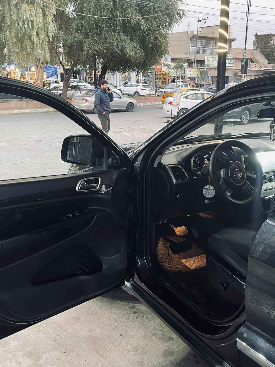 سلام و عليكوم جيب لاريدو موديل ١١ بدون سبغ كير محرك بشرط مامفتوح سنويه رقم جديد سياره جاهز بدون مصرف 
شراي خابر سعر ١٦٥ بي مجال 
***********
