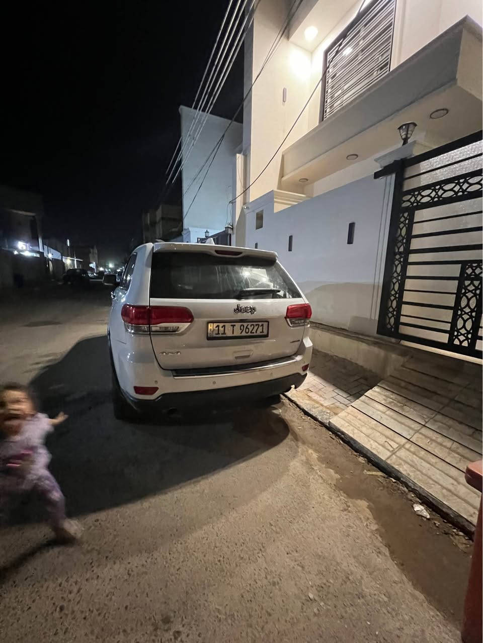جيب كراند شيروكي لمتد خليجي 
ايرباك سليم
تبريد قطعتين 
شاشة حجم كبير 
كشنات جلد بيجي 
حساسات امامي خلفي 
اوتوستوب خلفي 
بانورما فتحة سقف 
حجم محرك ٦ سلندر ٣٦٠٠ 
عداد المسافة ١٦٠ الف كيلومتر 
السعر ٢٣٥ 

للاتصال *********** د زين العابدين كربلاء, العراق
