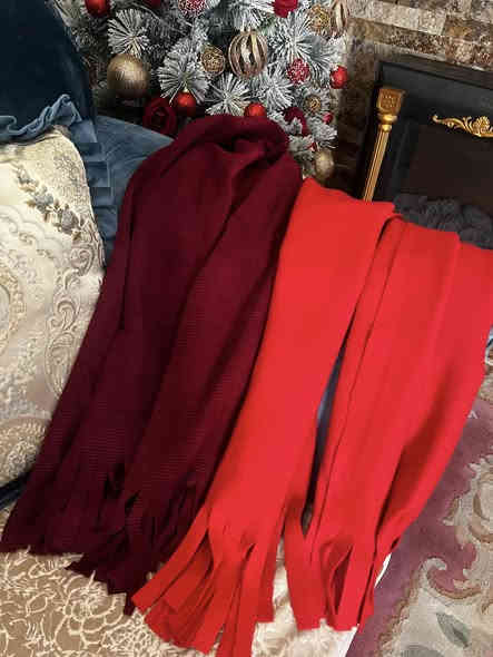 متوفر سكارفات احمر وماروني بيع مباشر بدون حجز الدرزن ب84 الف واتساب***********
