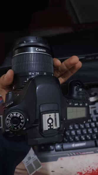 كانون d80
عدسه 18-55 
وكرب وبطاريه وحده وشاحنه 
 كارتون
حييل نضيفه شتر قليل كلش 
مكاني كوت 
ومتوفر توصيل لجميع محافظات العراق 
للستفسار مراسله الصفحه او واتساب ***********
