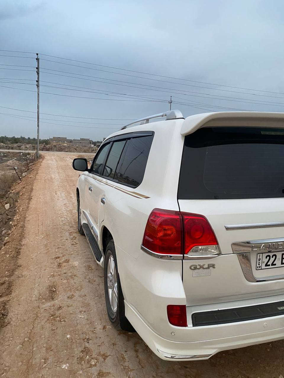 السلام عليكم
لاندكروز 2015 V8 مكينه 4600
فطيميه السياره مكينه لكزز 
كفاله 
كير ومكينه كفاله 
تخم تاير 
لون ابيض 
رقم اربيل الجديد تحويل ثاني يوم 
حساسات امامي 
حساسات خلفي 
كامره 
ترحيب دخول ذكي 
مري قلاب 
الجام من تقفل يصعد اوتماتيكي من وحده 
حساس بالجام من تصعدها اذا اكو شي تطخ بي ترجع تنزل 
تخم تاير جديد 
لايت زنون عالي وناصي 
السياره مناقصها شي 
كراسي مخمل مغلف جلد 
ماشيه 162 الف حقيقي 

💵السعر 42 الف دولار 
يعني 4 شدات و20ورقه وبيها مجال بسيط للشراي 

للاستفسار 📲***********
