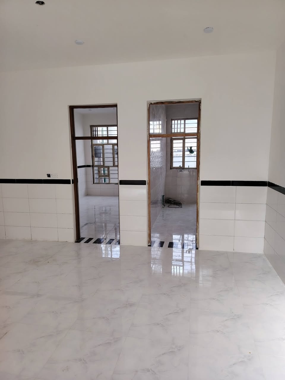 سلام عليكم بيت بحي سلام لليجار مساحته 130متر للستفسار ***********
