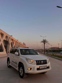 برادو:2013 TXL  المحرك: 4.0 / 6V بانزين (مكفولة كفالة عامة )  الون: اب...