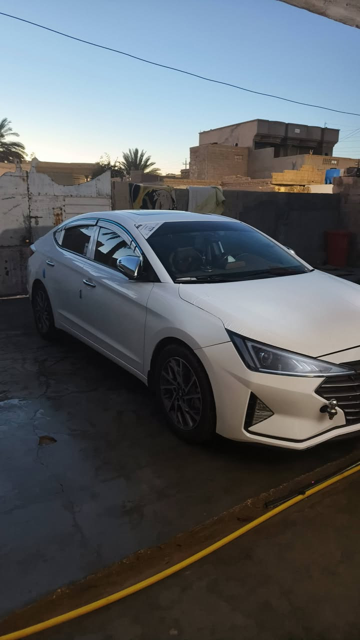 النترا خليجي 20 رقم بغداد بسمي
ماشيه 163 الف وقابل لزياده
فتحة سقف
حساسات امامي وخلفي
بصمة تشغيل
بصمة دخول
تبريد قطعتين 
اربع انضمه قياده نورمنه ايكو سبورت سمارت
لايت عدسات زنون شادهن يعني عدساته مبدله بنضام عدسات افضل
ويل كروم 17 عدد5
كير ايتي مو سفتي
شاشه شكل لكزز ايباد كبيره
تحكمات ستيرآ جهتين
مري شفط ترحيب ذكي عند الاقتراب
صندون ذكي يفنح عند الاقتراب
تخم تاير جديد
السياره متصرف عليه دينار جاهزمه مجهزه
باقي المواصفات معروفه
السعر 155 وبيه مجال
رقم ***********

