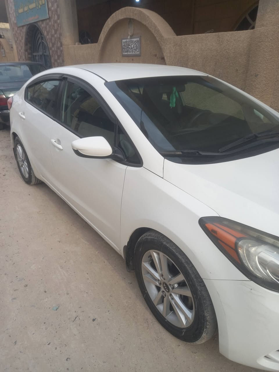 سلام عليكم اخوان السياره حادث أمريكا فقط بنيد والعراق بارد الشراي يتصل ***********علي
