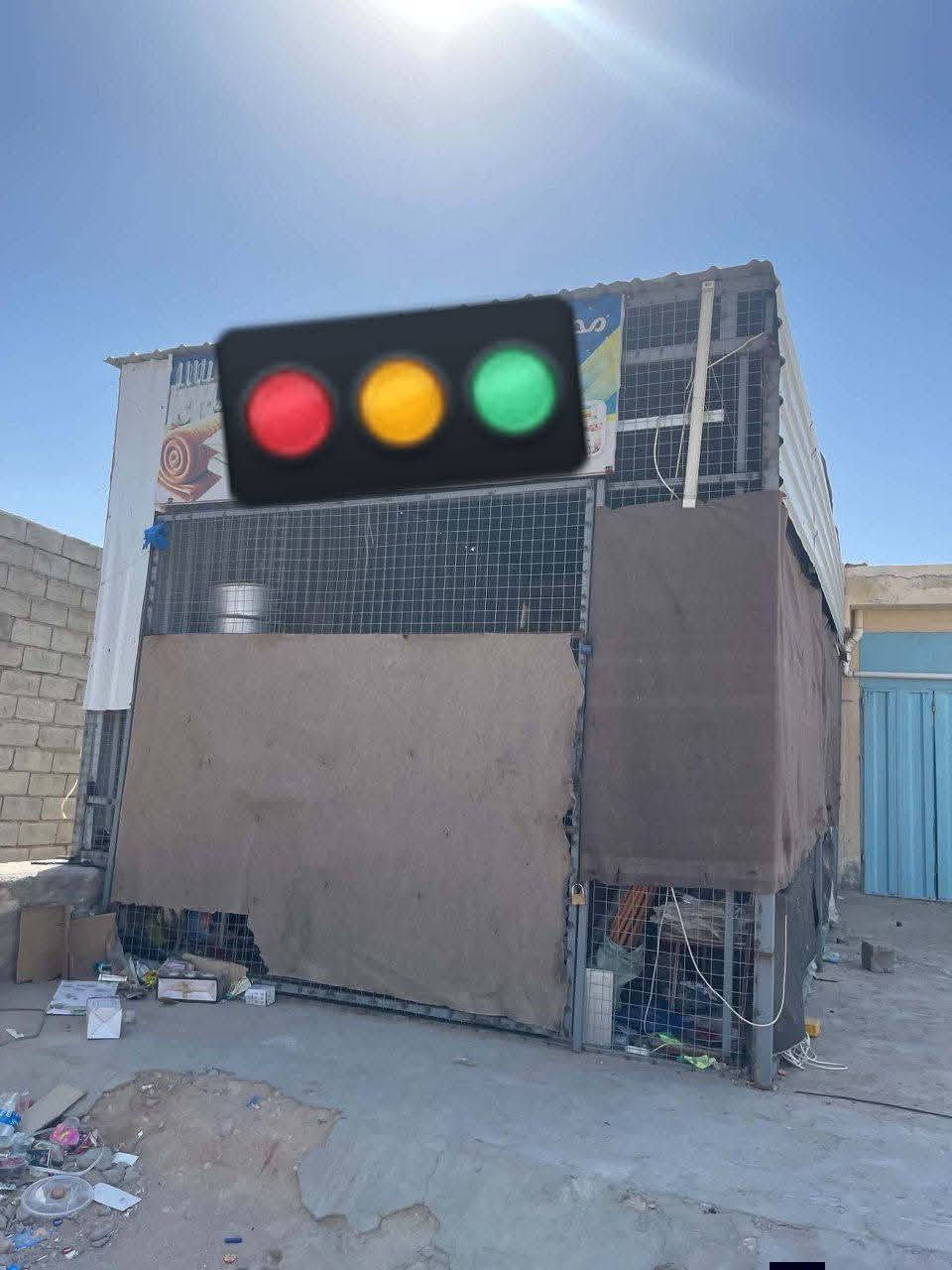 السلام عليكم
عماريه طول 8 متر والعرض 4 متر وارتفاع 4 متر وحده من جهات جينكو نوعيه جيده والجه الثانيه بي ار سي والسقف جينكو والحديد شخاط نوعيه جيده ونظيفه ما بيه اي شي السعر 750 الف وبيه مجال العنون السماوه قرب النفق الجنوبي 
رقم الهاتف *********** بيه وتساب

